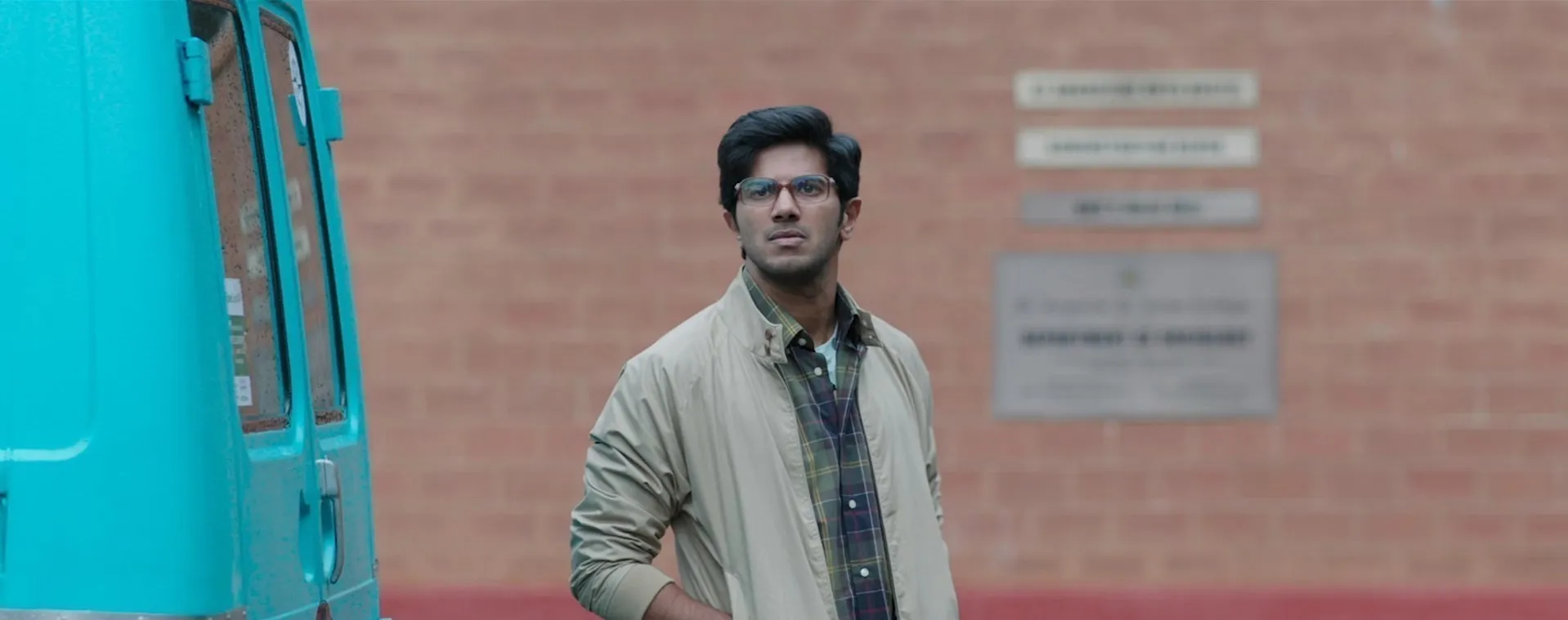 Download Karwaan 2018 Hindi Dual Audio WEB-DL 720p - 480p - 1080p ...